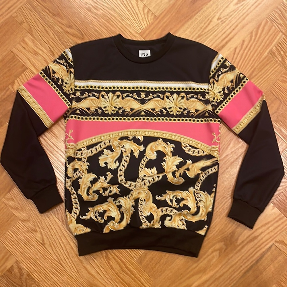 Like new, sweatshirt from Zara. Has matching pants in a separate listing. Size S